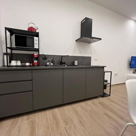 Citywise Vittorio - Independent Apartment Near Bari Central Station Bagian luar foto