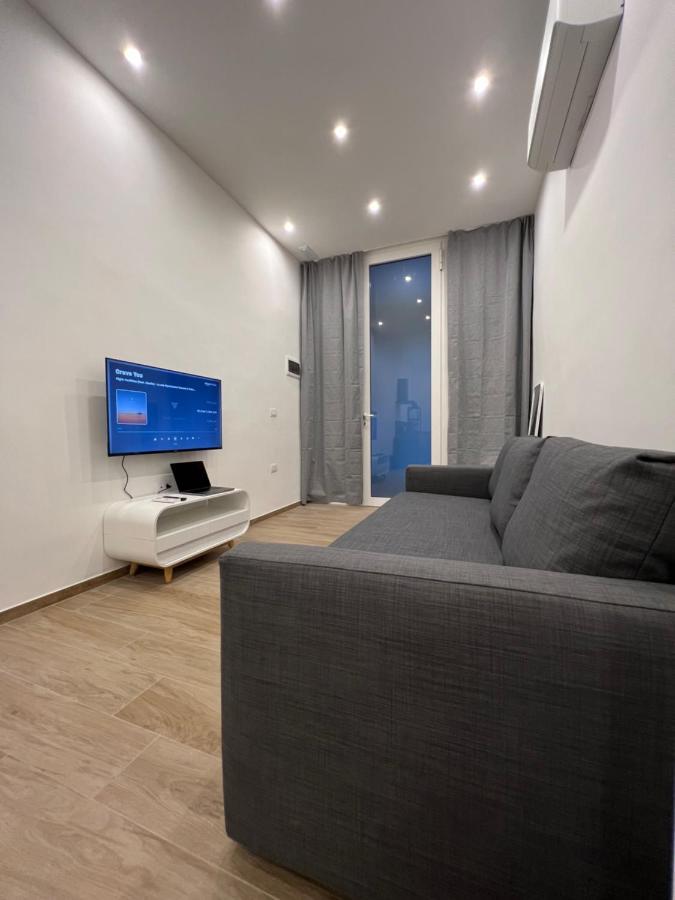 Citywise Vittorio - Independent Apartment Near Bari Central Station Bagian luar foto