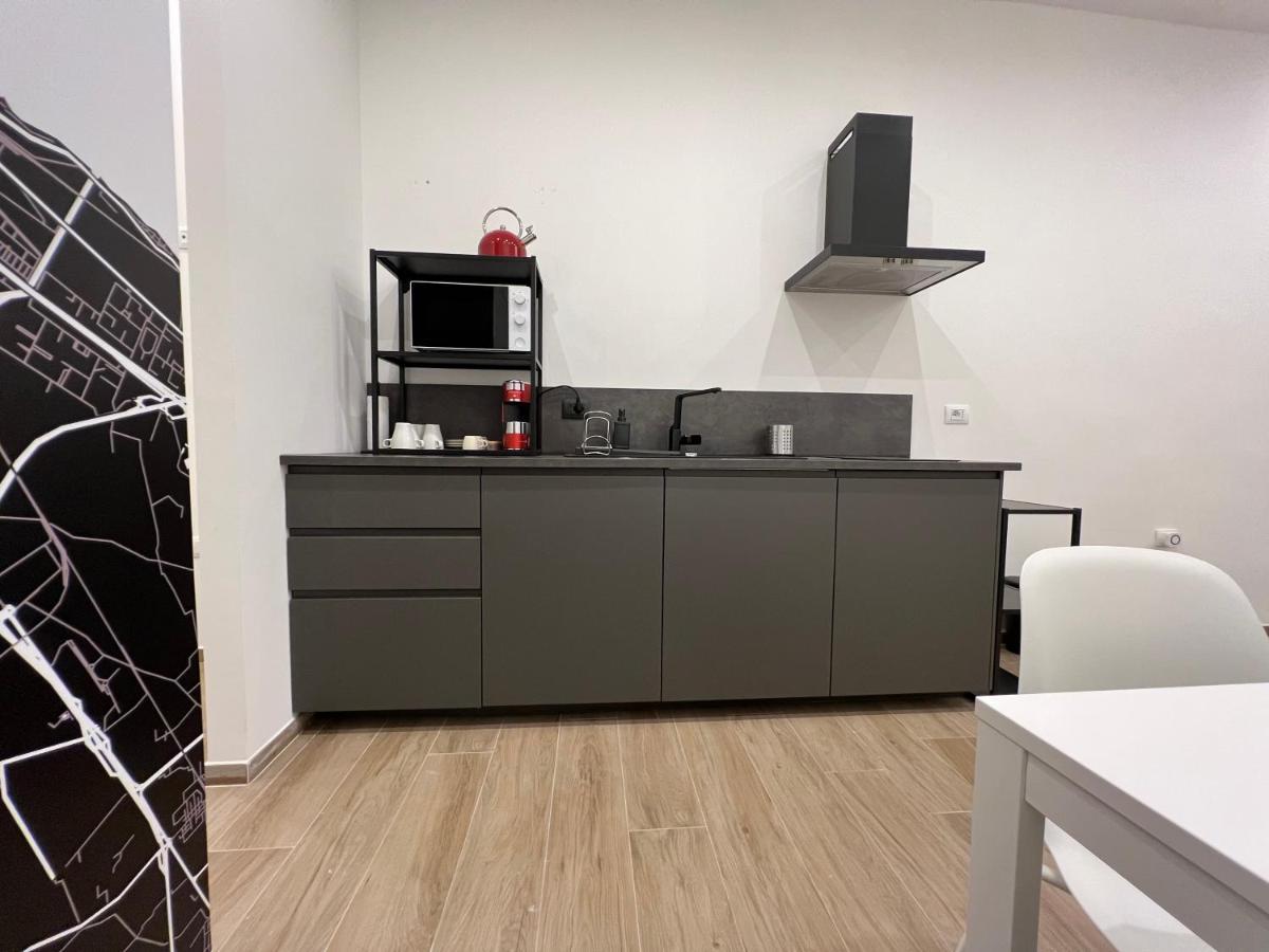 Citywise Vittorio - Independent Apartment Near Bari Central Station Bagian luar foto