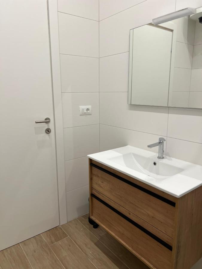 Citywise Vittorio - Independent Apartment Near Bari Central Station Bagian luar foto