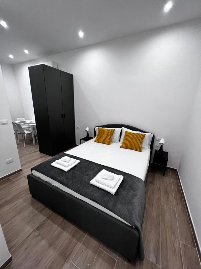 Citywise Vittorio - Independent Apartment Near Bari Central Station Bagian luar foto