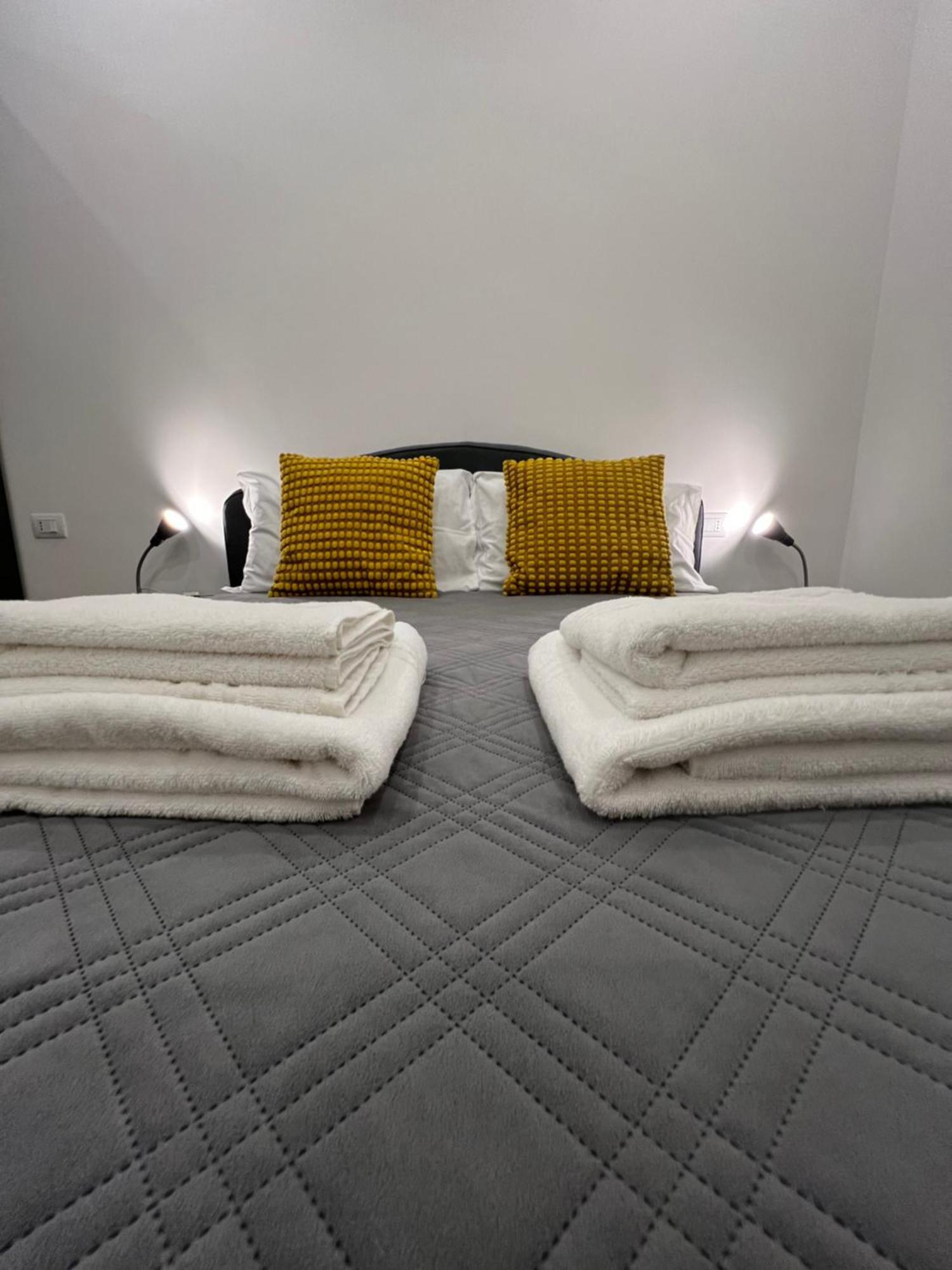 Citywise Vittorio - Independent Apartment Near Bari Central Station Bagian luar foto