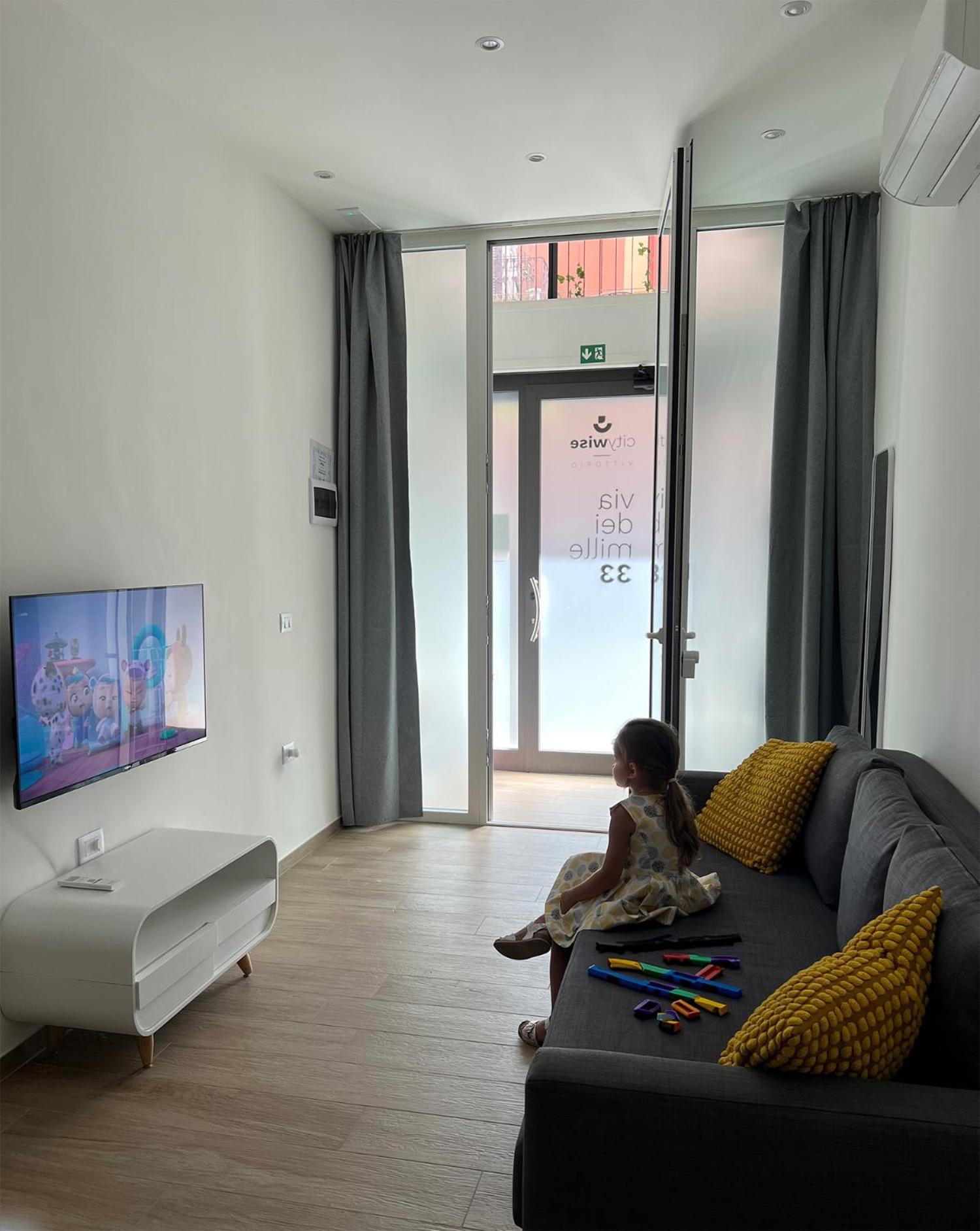 Citywise Vittorio - Independent Apartment Near Bari Central Station Bagian luar foto