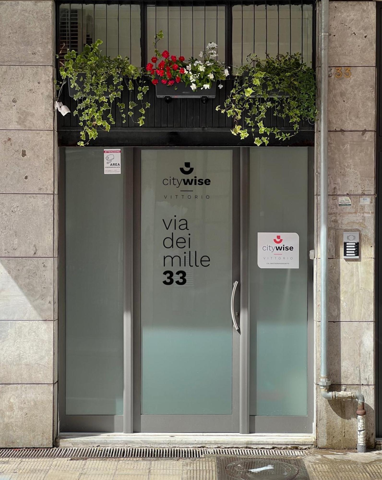 Citywise Vittorio - Independent Apartment Near Bari Central Station Bagian luar foto